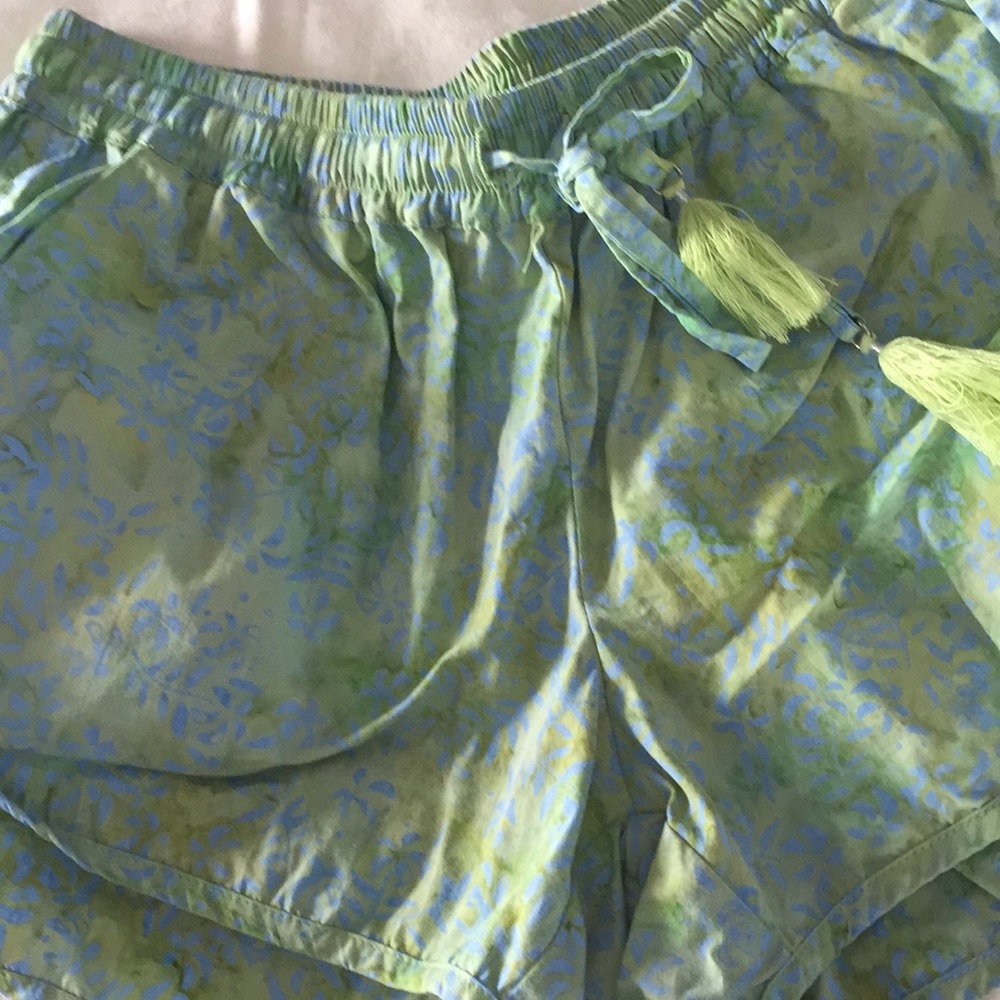 Cotton tassle tie shorts. Blue-green print